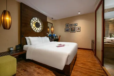 高级大床房 — Oriental Suites Hotel & Spa